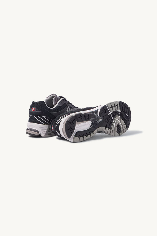 New Balance x Comme des Garçons - Collaboration New Balance x Comme des  Garçons 860 - allanjoseph