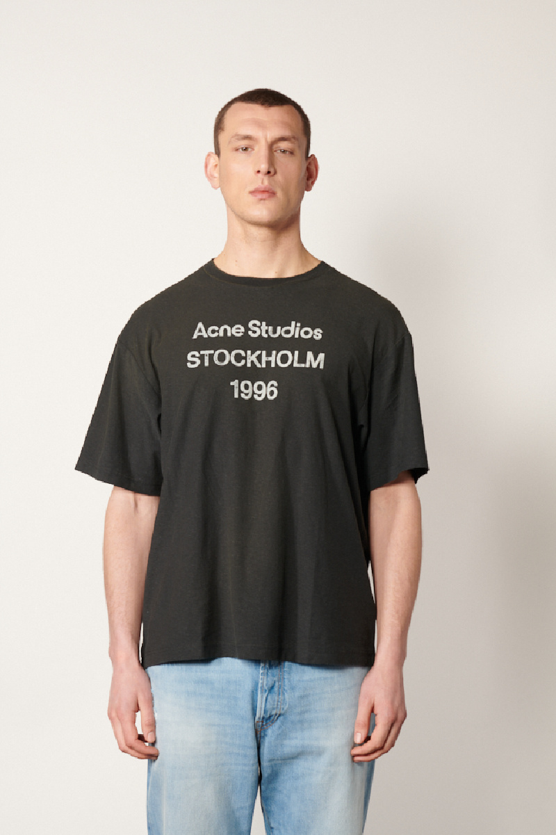 Acne Studios 黒 Tシャツ STOCKHOLM 1996 Acne Studios - Logo T-shirt in Faded Black – Stoy