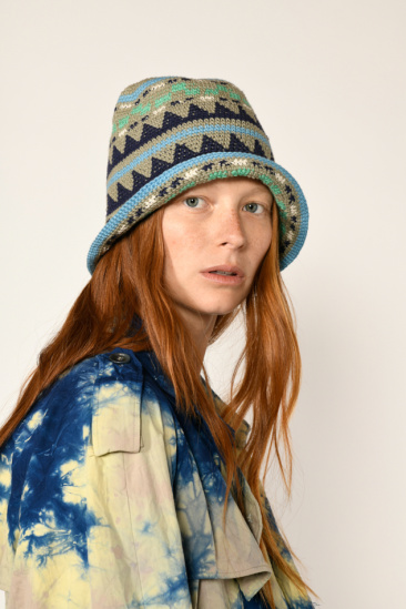 Hand-knitted hat - Black...